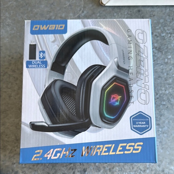 ONIKUMA Wireless Gaming Headset with RGB Lights - Picture 2 of 8